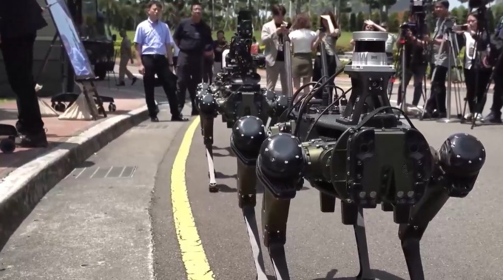 Taiwan revela cães-robôs militares para vigilância no Mar do Sul da China