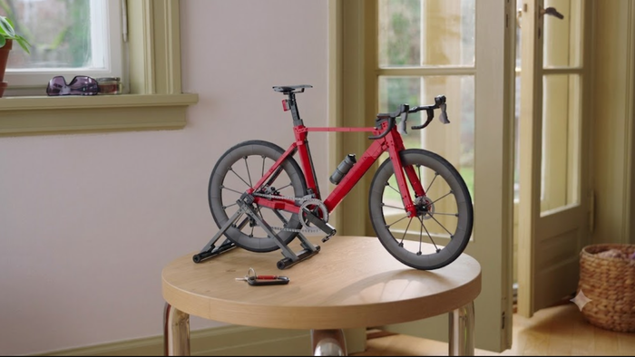 LEGO lança réplica de bicicleta de estrada com corrente funcional e design realista