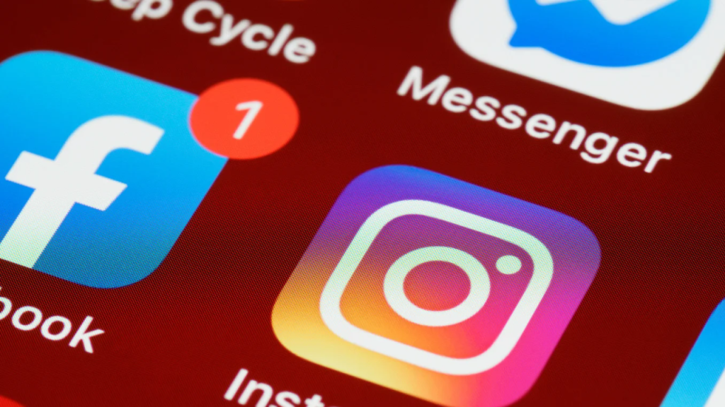 Flórida aciona Justiça para restringir Facebook e Instagram para menores